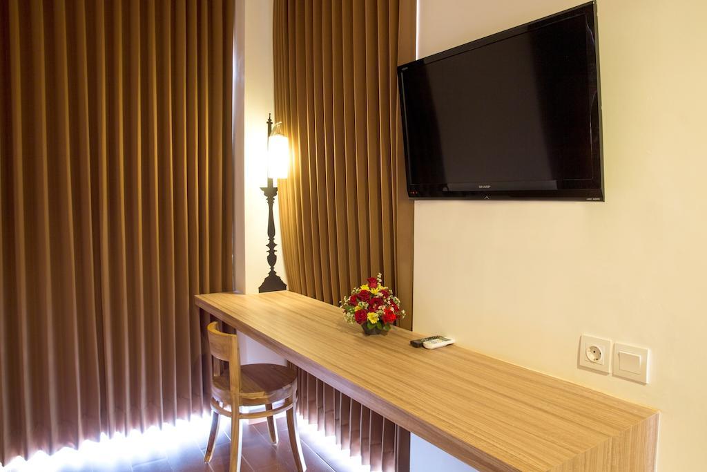 DeMira Hotel Surabaya Kamer foto
