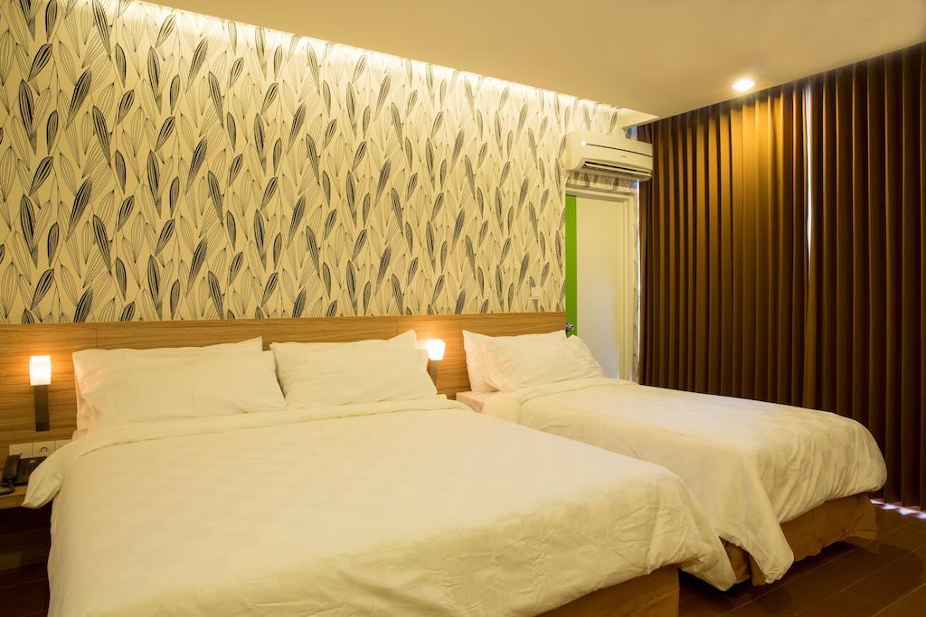 DeMira Hotel Surabaya Kamer foto